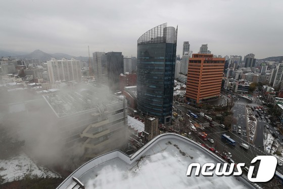[사진]매케한 연기 솟구치는 KT 아현지사