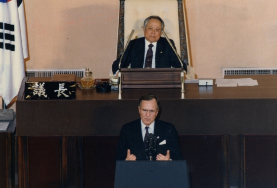 1989년 국회에서 연설을 하고 있는 조지 부시 전 미국 대통령 /사진=국회도서관