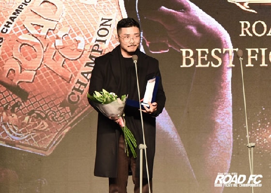 ROAD FC AWARD 2018 BEST FIGHTER OF THE YEAR  ֹ. /=εFC<br />
<br />
