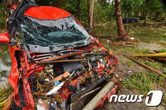 [사진] 인도네시아 쓰나미…형체만 남은 자동차