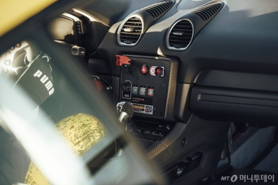 '718 카이맨 GT4 클럽스포츠' 내부/사진제공=포르쉐코리아