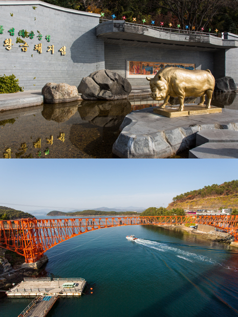 (위부터)돝섬의 상징인 황금돼지 동상. 저도로 들어가는 스카이워크./사진제공=한국관광공사