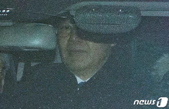 [사진] 구속영장 기각 박병대 전 대법관...'집으로'