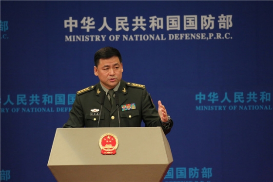 지난해 11월29일 중국 런궈창 국방부 대변인이 정례브리핑을 하고 있다. 최근 중국 군용기가 수차례 한국방공식별구역(카디즈·KADIZ)을 침범한데 대해 중국 국방부가 “국제법에 부합되는 것"이라고 주장했다./사진=뉴시스