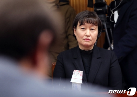 [사진] 조희연 교육감 발언 듣는 박영란 한사협 대표