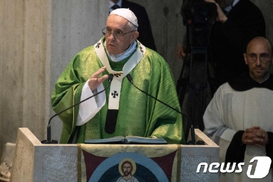 [사진] 로마 교외서 미사 집전하는 프란치스코 교황