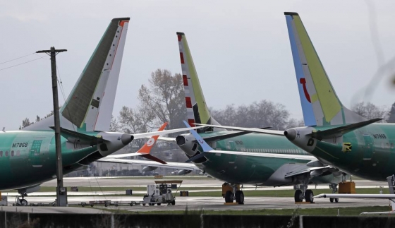 【렌턴(미 워싱턴주) = AP/뉴시스】에티오피아 추락기와 같은 보잉737 맥스8  최신형 인기기종 항공기들이 워싱턴주 렌턴 공항의 계류장에 모여있다. 이번 항공기 참사로 이 기종의 안전도에 대한 새로운 문제가 제기되었다. 2019.03.11     <저작권자ⓒ 공감언론 뉴시스통신사. 무단전재-재배포 금지.>