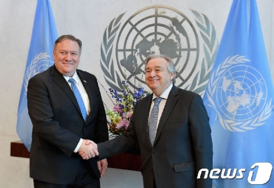 마이크 폼페이오 미국 국무장관(왼쪽)과 안토니우 구테흐스 유엔사무총장 <자료사진> © AFP=뉴스1