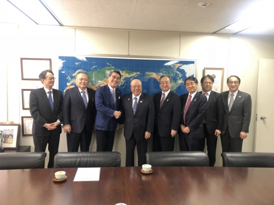 오창희 한국여행업협회 회장(왼쪽 세번째)이 15일 일본에서 타가와 히로미 일본여행업협회 회장(왼쪽 네번째) 만남을 갖고 관광교류 확대를 합의했다고 18일 밝혔다. /사진= 한국여행업협회