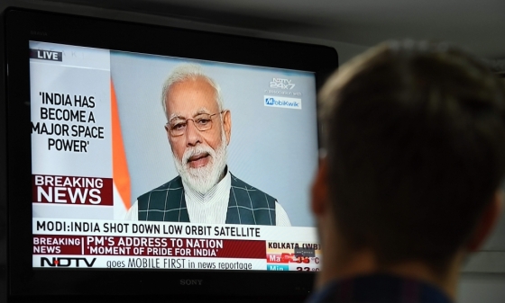 나렌드라 모디 인도 총리가 TV 연설을 통해 인도가 저궤도 위성요격무기를 개발했다고 발표하고 있다. /AFPBBNews=뉴스1