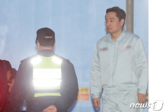 [사진] 소송문서 위조혐의 1심 뒤집고 무죄 받은 강용석 변호사