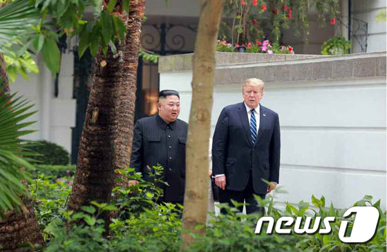 2차 북미 정상회담 당시 김정은 북한 국무위원장과 도널드 트럼프 미국 대통령.사진=뉴스1