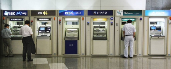 "ATM주만 好好?" 화폐개혁 논의로 바라본 韓 경제