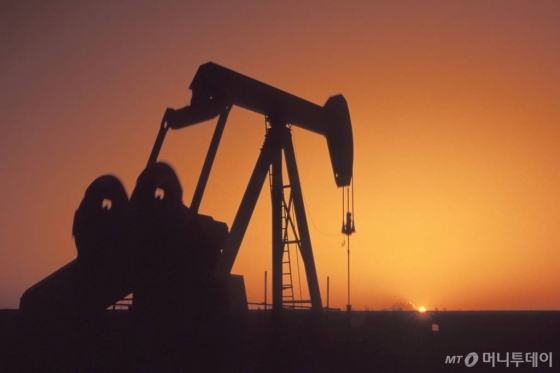 '이란 석유 봉쇄'에 국제유가 3% 급등…6개월 최고치