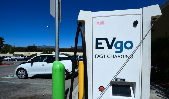 미국 캘리포니아주 두아르테에 있는 전기자동차 충전소 모습. /AFPBBNews=뉴스1