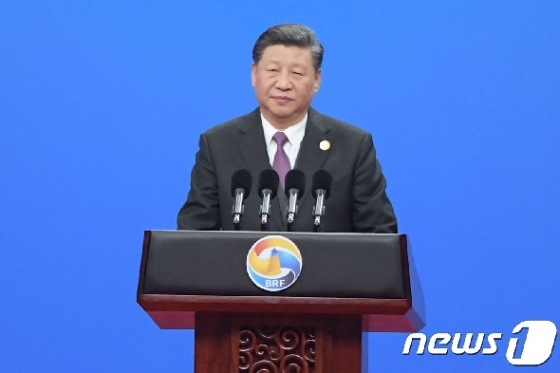 시진핑 중국 국가주석이 26일(현지시간) 베이징에서 열린 일대일로 국제협력 정상포럼 개막식에서 연설을 하고 있다. © AFP=뉴스1 © News1 우동명 기자