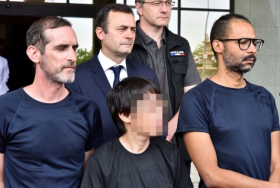 부르키나파소에서 피랍됐다 구출된 한국인 여성 장모씨(가운데 아래). 프랑스인 파트리크 피크(왼쪽 첫번째), 로랑 라시무일라스(오른쪽 첫번째)는 베냉 국립공원서 납치됐다./사진=로이터