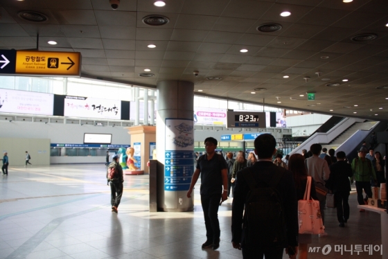 서울역에서, 여행을 어디로 가면 좋을지 물었다. 목적지를 기차역에서 정하다니. 새로운 경험이다./사진=남형도 기자