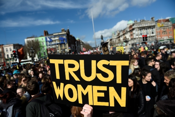 지난 2017년 3월  낙태 합법화를 촉구하는 아일랜드 시민들이 수도 더블린에서 시위에 나선 모습. /사진=로이터.
