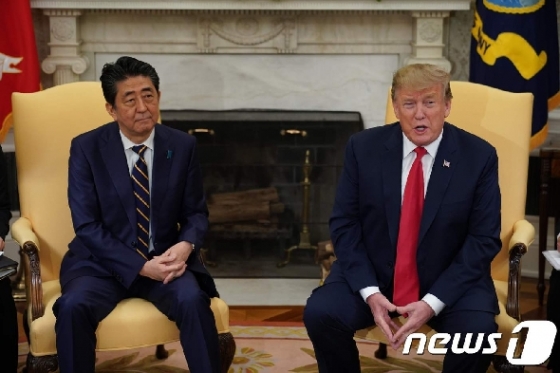 아베 신조 일본 총리(왼쪽)와 도널드 트럼프 미국 대통령 © AFP=뉴스1
