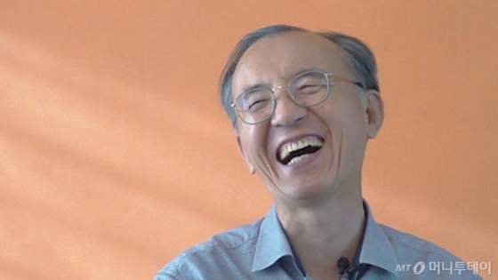 지난 2일 박일환 전 대법관(68)이 인터뷰 도중 활짝 웃고 있다. /사진=김소영 기자