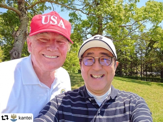 26일 오전 골프를 함께 한 도널드 트럼프 미국 대통령과 아베 신조 일본 총리. /사진=아베 신조 일본 총리 트위터