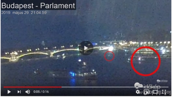 사고발생전 하블라니호(앞쪽 작은 배)와 뒤따르던 대형 유람선. 사진=이도킵 CCTV 영상캡처