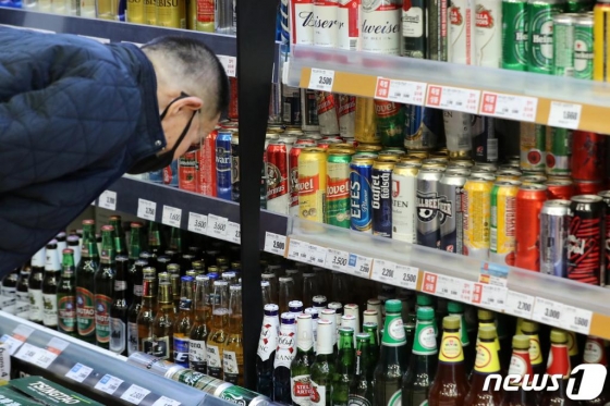 서울의 한 대형마트 맥주판매 코너. /사진=뉴스1