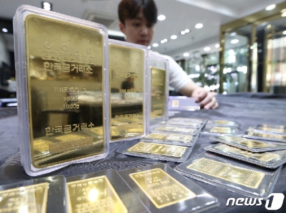 [사진] 치솟는 금값... 6년 만에 최고치