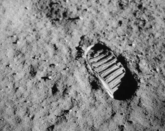 1969년 7월 21일 오후 10시 56분 미국 항공우주국(NASA) 소속 우주인 닐 암스트롱이 인류 최초로 달 표면에 남긴 발자국. /사진=NASA