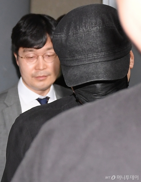 [사진]변호인과 나서는 양현석 전 YG 대표