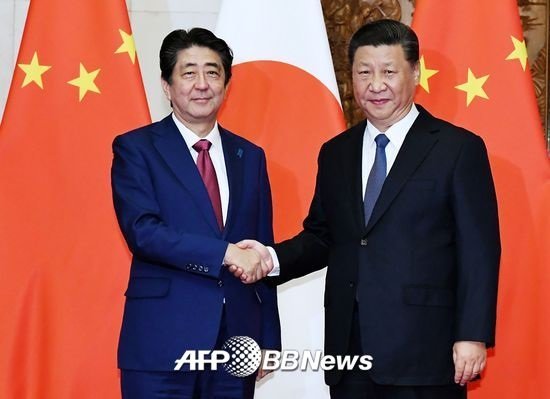 아베 신조 일본총리와 시진핑 중국 국가주석. /AFPBBNews=뉴스1