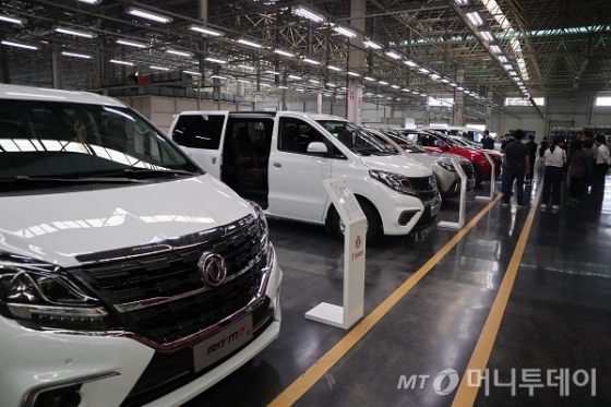 10일 중국 광시좡족자치구 류저우시에 위치한 둥펑류저우 자동차 생산 공장에서 생산 자동차 모델들이 전시돼있다./사진= 진상현 베이징 특파원  