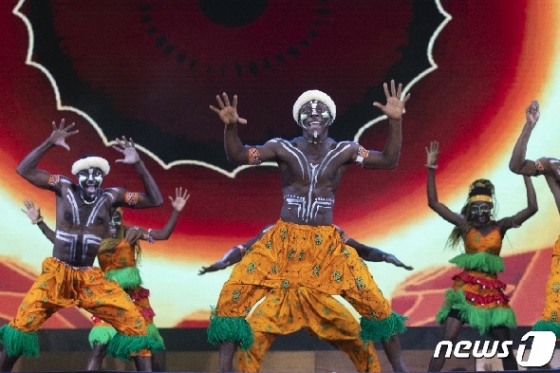 [사진] 아프리카 공연팀의 '멋진 무대'
