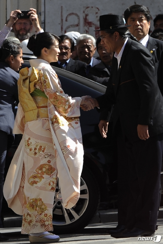 [사진] 볼리비아 외교장관 환영받는 日 마코 공주