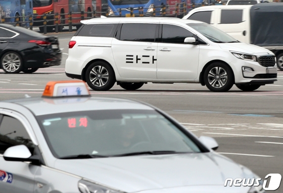이달 17일 서울 도심에서 타다 차량이 운행되고 있다. / 사진제공=뉴스1