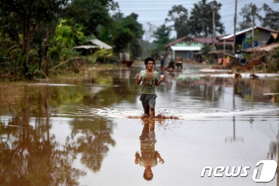 1년 전 세피안 세남노이 수력발전소 보조댐 붕괴로 수해를 입은 피해 지역.(자료사진) © AFP=뉴스1