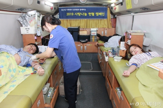 종근당 본사에서 직원들이 헌혈캠페인에 참여하고 있다./사진제공=종근당홀딩스