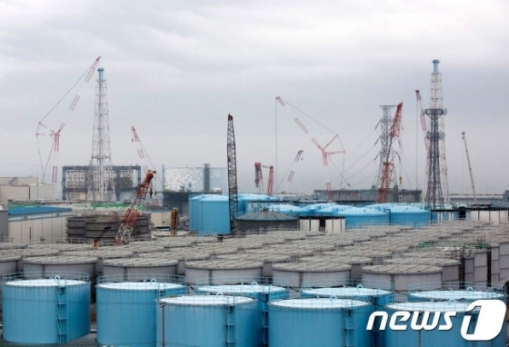 일본 후쿠시마 제1원자력발전소 부지 내의 방사성 오염수 저장 탱크./사진=AFP=뉴스1