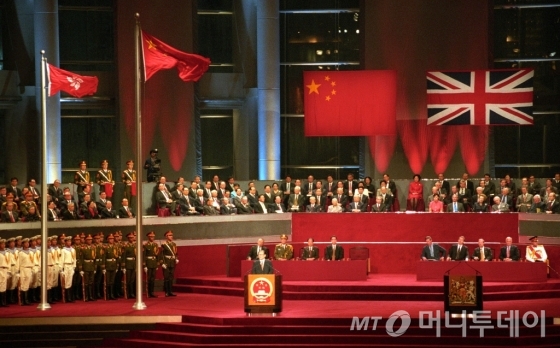 1997년 7월 1일 홍콩 반환식에서 연설하는 장쩌민 당시 중국 국가주석. /사진=AFP통신