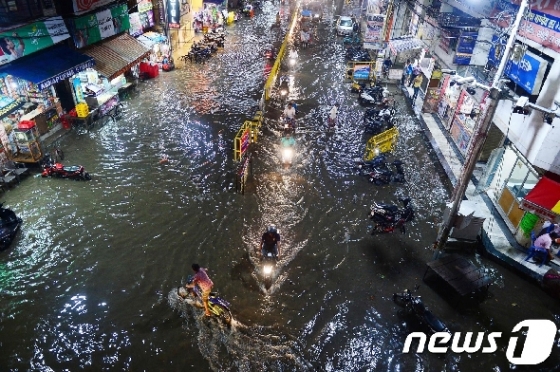 인도 홍수© AFP=뉴스1