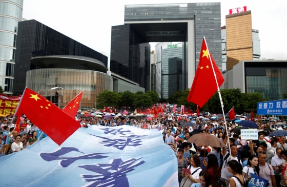 17일(현지시간) 홍콩 애드미럴티 지역 타마르공원에서 친중 집회가 열리고 있는 모습. /사진=로이터