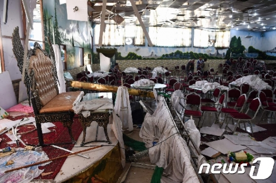 17일(현지시간) 자살폭탄 테러가 발생한 아프가니스탄 수도 카불의 결혼식장. © AFP=뉴스1