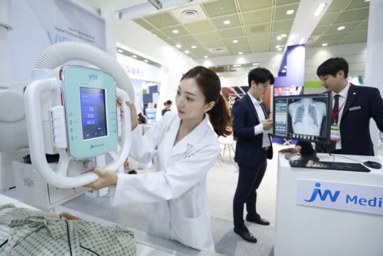 JW메디칼은 21일 서울 삼성동 코엑스에서 열리는 국제병원의료기기산업박람회(K-Hospital Fair 2019)에서 최첨단 영상진단 의료기기를 공개했다./사진=JW메디칼 