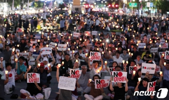 [사진] 'NO 아베' 지소미아 종료 후 첫 촛불문화제