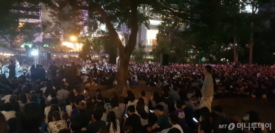 23일 홍콩 차터가든에서 집회가 열리고 있다./ 사진=이태성