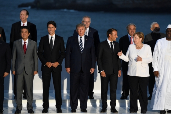 25일(현지시간) 주요7개국(G7) 정상들이 모여 사진을 찍고 있다. /사진=로이터