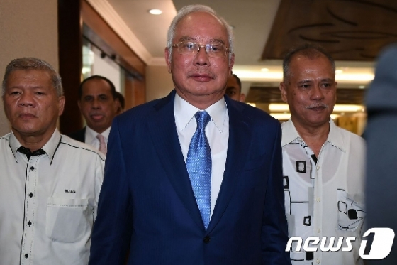 [사진] 법원 도착하는 나집 라작 전 말레이시아 총리