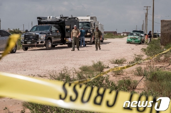 적어도 7명이 숨진 미국 텍사스주 오데사 총격사건 현장. © AFP=뉴스1
