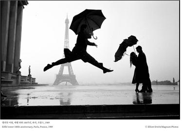 엘리엇어윗, 에펠 타워 100주년, 파리, 프랑스, 1989 ⓒ Elliott Erwitt/Magnum Photos